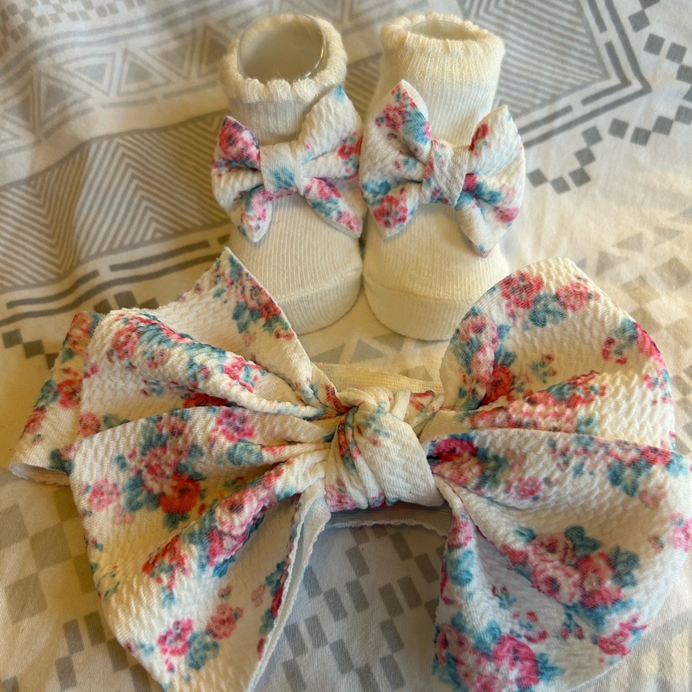 Adorable Matching Bow and Booties